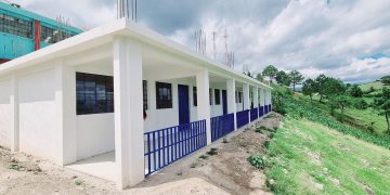 Construyen tres aulas en escuela de San Antonio Ilotenango