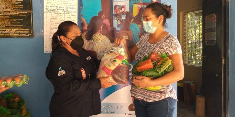 Entregan alimentación escolar en Baja Verapaz
