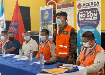 Juramentan a integrantes de la Comred en Zacapa