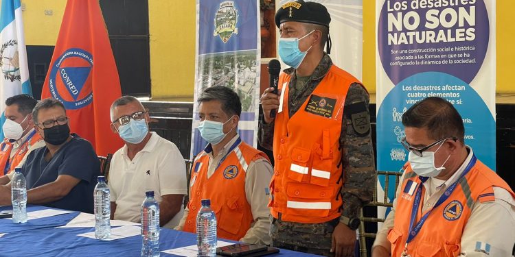 Juramentan a integrantes de la Comred en Zacapa