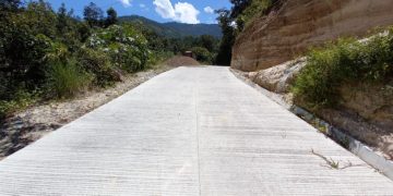 Supervisan avances de mejoras en camino rural de Colotenango