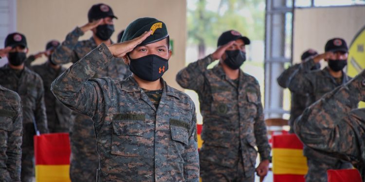 Brigada de Artillería de Baja Verapaz finaliza curso “Viveros forestales y frutícolas”