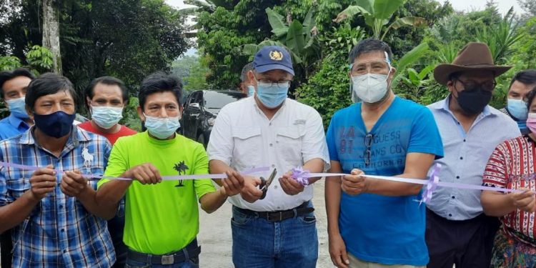 Inauguran camino rural en Sololá