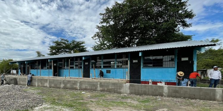 Estudiantes de Jalpatagua recibirán clases en edificios renovados