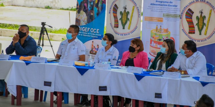 Autoridades analizan ejecución del Programa de Alimentación Escolar en Baja Verapaz