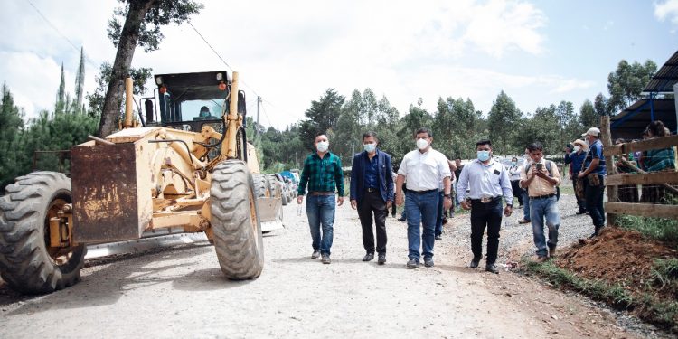 Comienzan mejoras de ruta hacia aldea Najquitob, Santa Cruz Verapaz