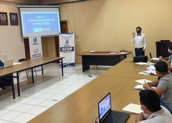 Personal municipal de Zacapa se capacita en el uso del Siprocode