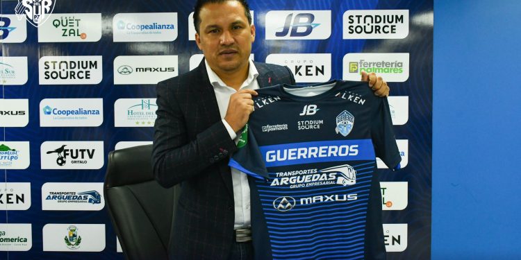 Amarini Villatoro fue presentado hoy con el Municipal Pérez Zeledón de Costa Rica.