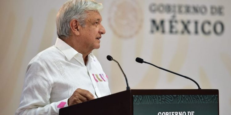 Presidente de México conversará el lunes con vicepresidenta estadounidense