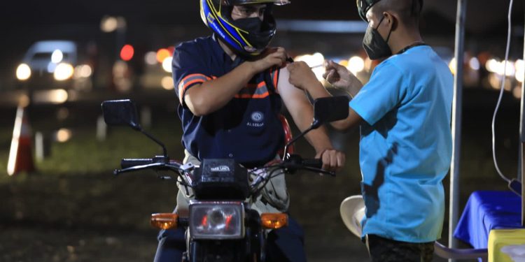 Más de 90 mil guatemaltecos inmunizados en instalaciones militares de la capital