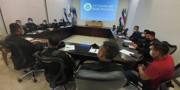 Agentes antinarcóticos fortalecen técnicas para detectar documentos falsificados