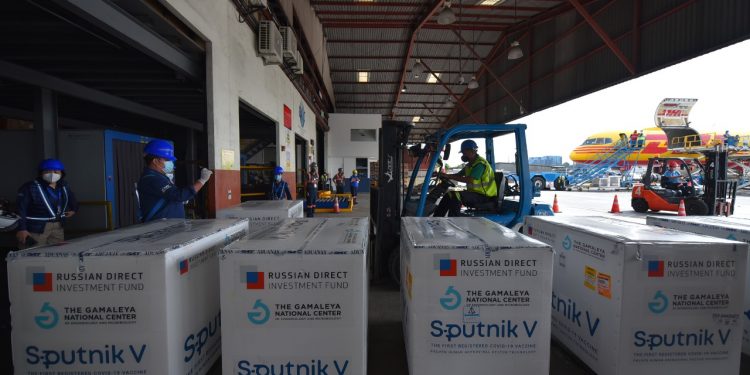 Llegan 100 mil segundas dosis de vacunas Sputnik V para continuar la inmunización de los guatemaltecos