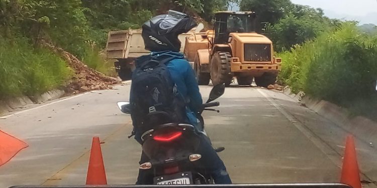 Conred asiste a familias de Guatemala y Alta Verapaz afectadas por la lluvia