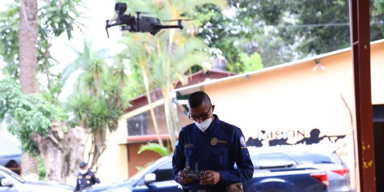 Mingob clausura segundo curso básico de adiestramiento para uso de drones