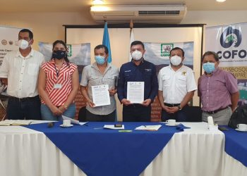 Conap y Cooperativa Carmelita firman convenio para uso de infraestructura turística básica