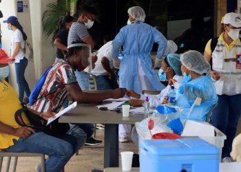 Colombia baja de 200 muertes diarias por COVID-19 por primera vez desde abril