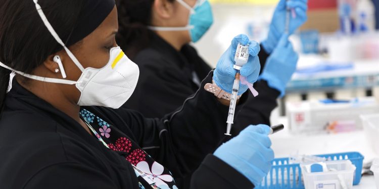 EE. UU. busca administrar tercera dosis contra COVID-19 a partir del 20 de septiembre