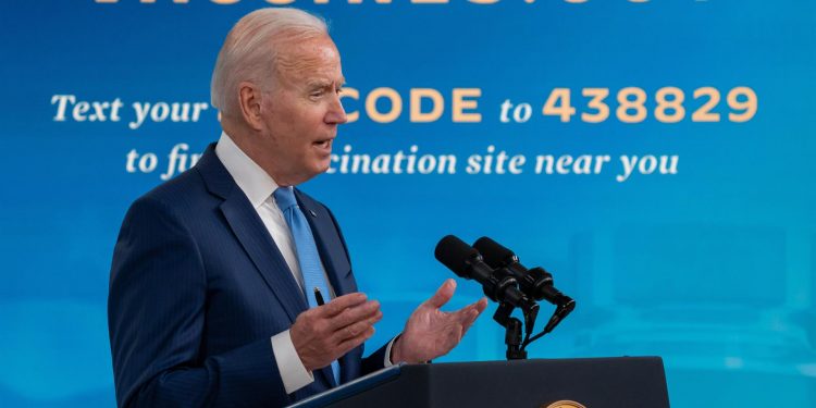 EE. UU. busca convencer a escépticos con la aprobación total de vacuna de Pfizer