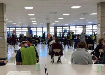 Vacunaciones suben en estados de EE. UU. con mayores tasas de contagio