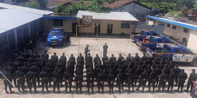 Fortalecen comisarías de la PNC con más agentes recién graduados