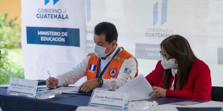 Titulares de Educación y la Conred acuerdan procesos educativos enfocados en la prevención