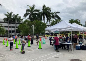 Primer descenso en hospitalizaciones por COVID-19 en dos semanas en Florida