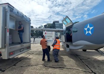 Fuerza Aérea Guatemalteca traslada más de 86 mil dosis de vacunas contra COVID-19 al interior del país
