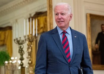 Biden presume de haber donado más vacunas que China y Rusia