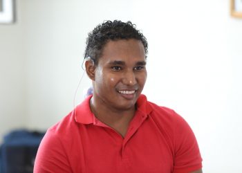 Walter Mejía, de 33 años, recupera audición con implante coclear