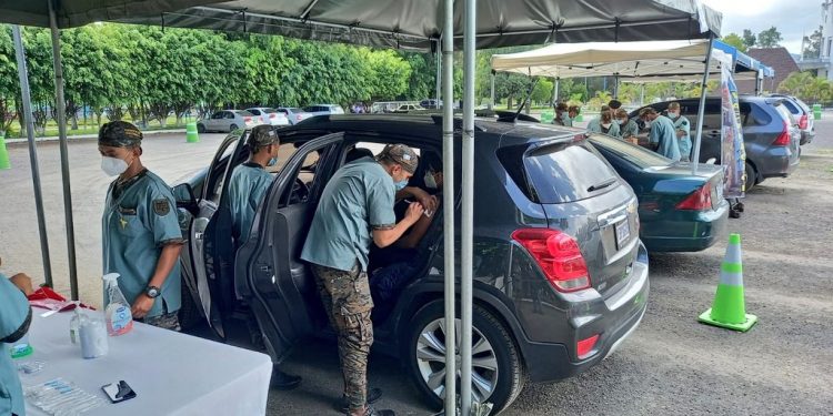 Guatemala administra más de 2 millones de dosis contra COVID-19