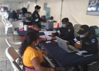 Gobernación destaca labor de la PNC en puestos de vacunación contra COVID-19