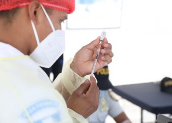 Vacunación contra el COVID-19