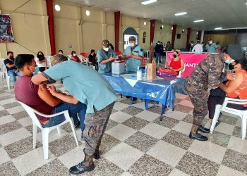 Este jueves comienza atención nocturna en centro de vacunación contra COVID-19 en Guardia de Honor