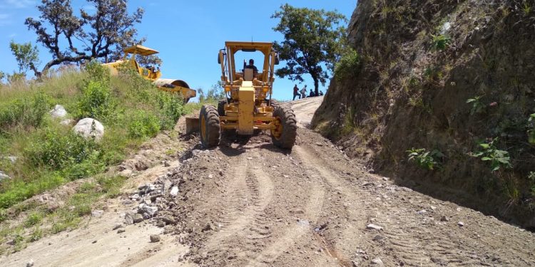 Ejército rehabilita más de 768 kilómetros de caminos rurales