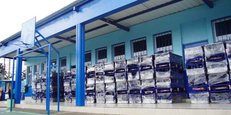 Entrega de mobiliario y remozamiento de escuelas favorece a más de 13 mil estudiantes