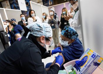 La mitad de la población de Estados Unidos, vacunada ya con la pauta completa