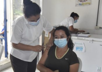 Avanza vacunación contra el COVID-19 en Escuintla