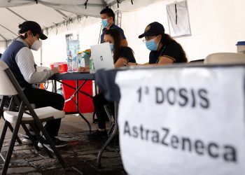 Puesto de vacunación en la Plaza de la Constitución .