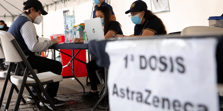 Puesto de vacunación en la Plaza de la Constitución .