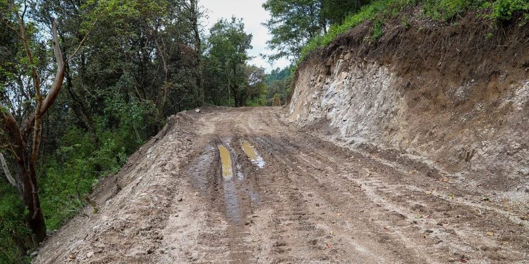 Brechas para el desarrollo: Abren vía que comunica a comunidades de Totonicapán