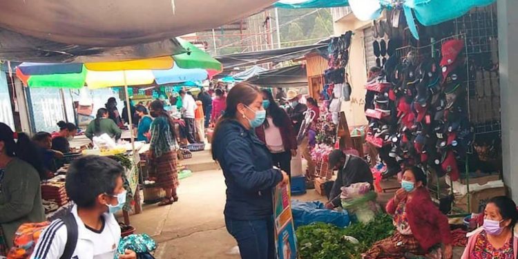 Realizan jornadas de información sobre vacuna contra el COVID-19 en Totonicapán