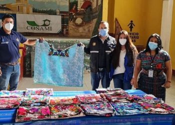 Beneficiarias participan en capacitación de programa Mi Beca Artesano en Momostenango, Totonicapán