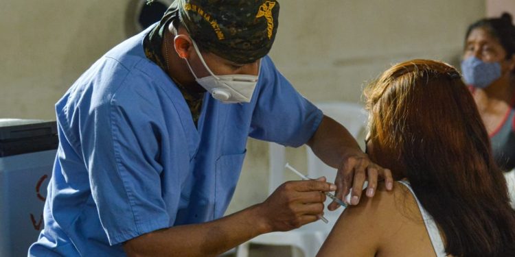 COVID-19: Salud insta a mayores de 18 años a registrarse para vacunación