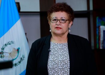 Ministra de Salud reconoce labor de primera línea en el Día del Salubrista