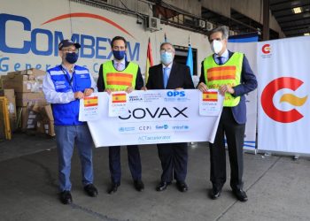 Ingresan 307 mil 200 dosis de vacunas contra COVID-19 donadas por España
