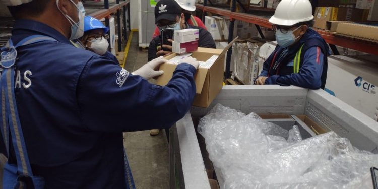 COVID-19: Lote de 363 mil 100 dosis de vacunas ingresa a Guatemala