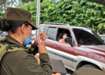 Puestos de vacunación habilitados por Ejército atenderán hasta medianoche este fin de semana
