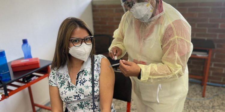 El IGSS apoya en el Plan Nacional de Vacunación contra el COVID-19.