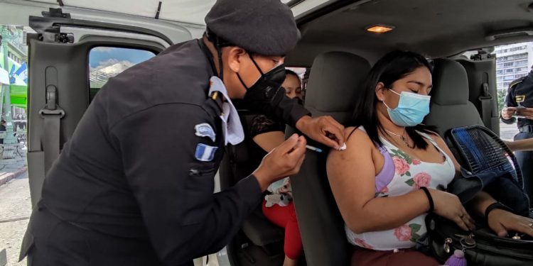 El Plan Nacional de Vacunación contra el COVID-19 se realiza a nivel nacional.