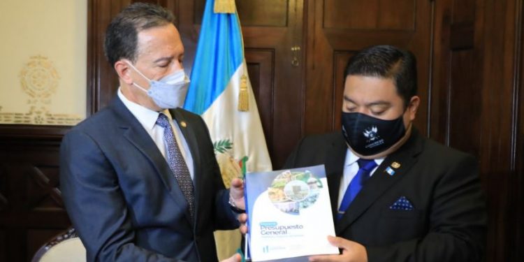 El Ministro de Finanzas Públicas presentó la propuesta de presupuesto 2022.